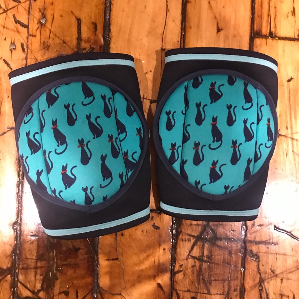 Blue/Turquoise Cat Pattern Knee Pads (Pole)